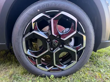 Car image 27