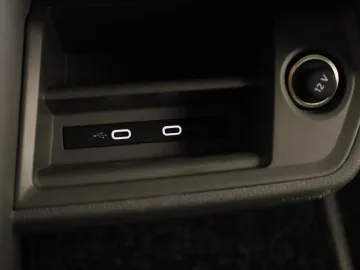 Car image 32