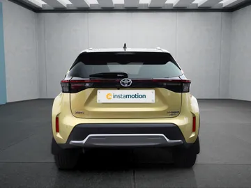 Car image 4