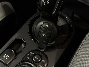 Car image 35