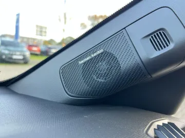 Car image 32