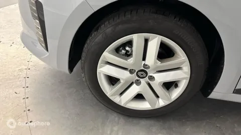 Car image 20