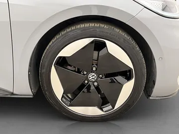 Car image 32
