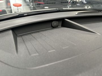 Car image 36