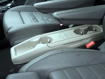 Car image 32