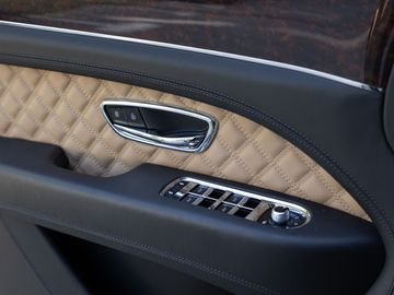 Car image 32