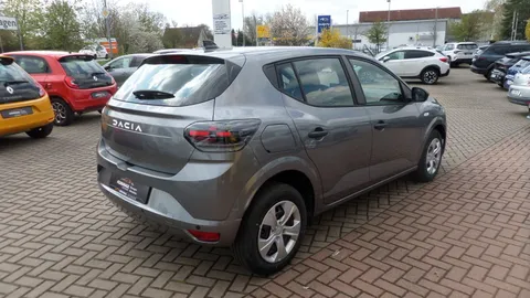 Car image 4