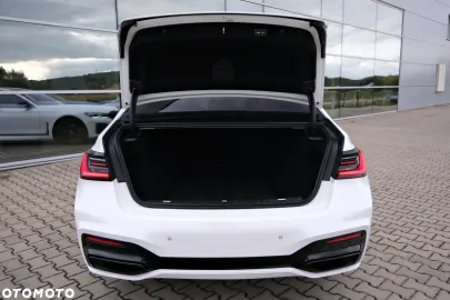 Car image 40
