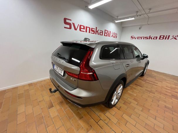 Volvo V60 Cross Country B4 AWD Momentum 146 kW image number 7