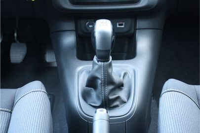 Car image 32