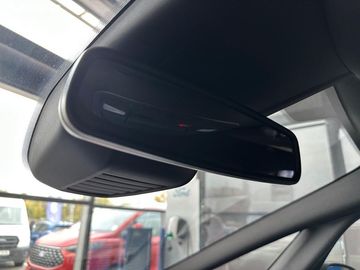 Car image 32