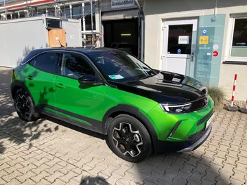 Car image 2