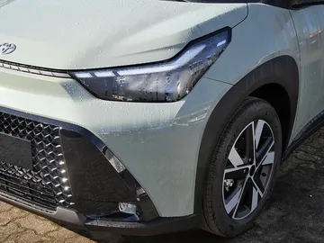 Car image 30