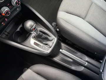 Car image 30