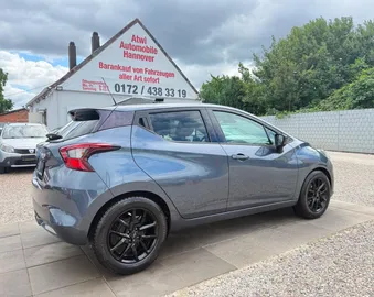 Car image 4