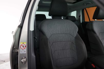 Car image 37