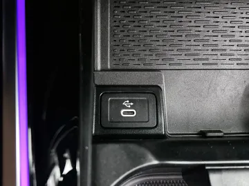 Car image 48
