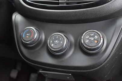 Car image 29