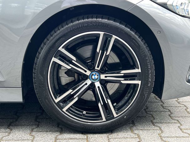 BMW 330e Touring 215 kW image number 17