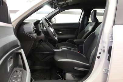 Car image 15