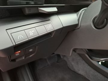 Car image 32