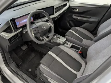 Car image 32