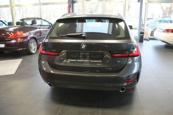 BMW 320d Touring xDrive Advantage 140 kW image number 4