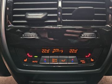 Car image 32