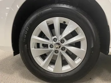 Car image 40
