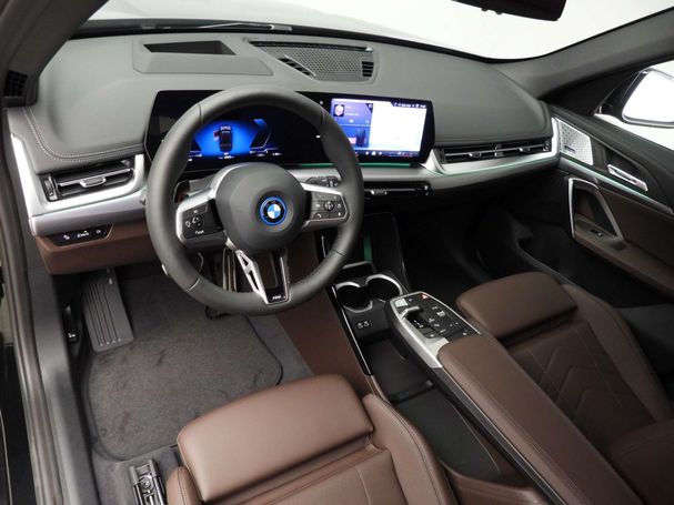 BMW iX1 eDrive20 M Sport 150 kW image number 6