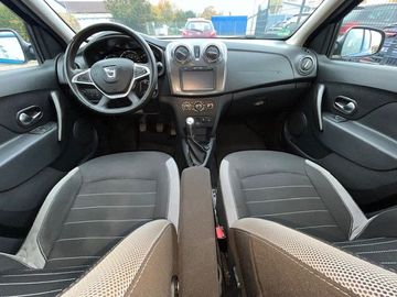 Car image 10