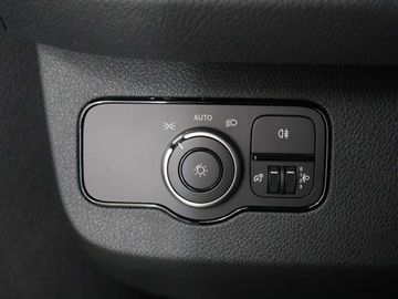 Car image 32