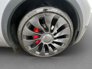 Car image 34