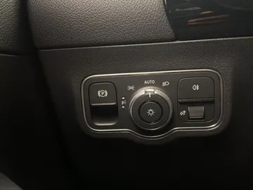 Car image 35