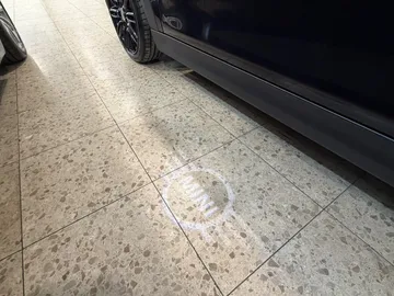 Car image 32