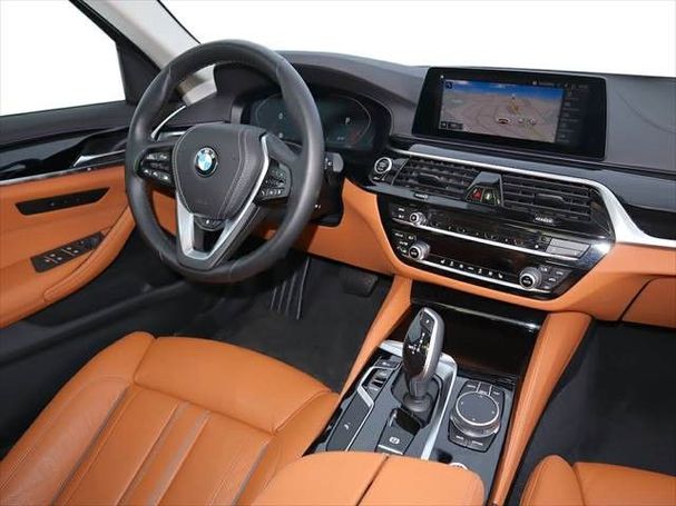 BMW 530d Touring xDrive Luxury Line 195 kW image number 9