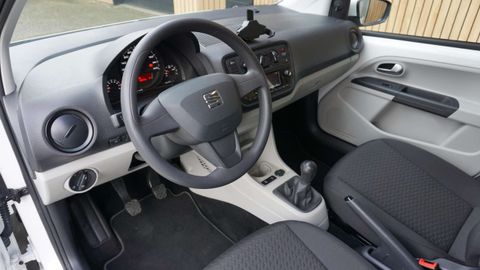 Car image 12