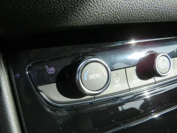 Car image 32