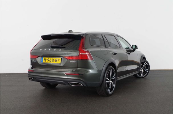 Volvo V60 Cross Country AWD Pro B5 185 kW image number 10