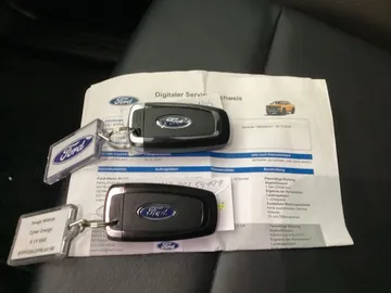 Car image 30