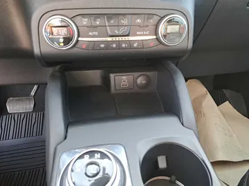 Car image 33