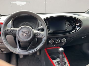 Car image 10