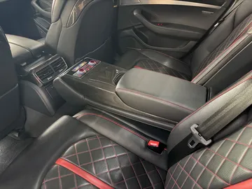 Car image 26