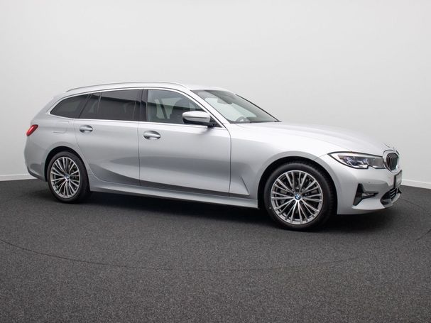 BMW 330i Touring Sport Line 190 kW image number 2