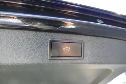 Car image 34