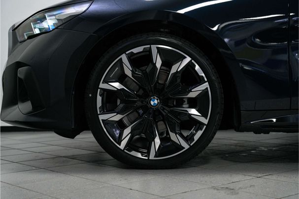 BMW 520i 140 kW image number 6