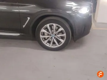 Car image 32