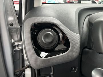 Car image 36