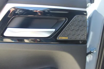 Car image 32