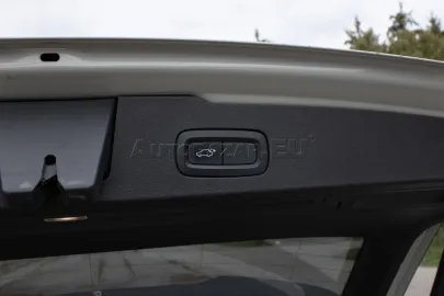 Car image 49